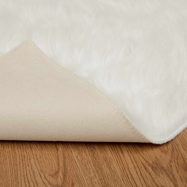 vidaXL Χαλί από τεχνητό πρόβειο δέρμα TAFALLA Λευκό 140x200cm